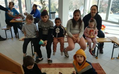 Ukrajnai menekült gyerekek mesejátéka – Holle anyó
